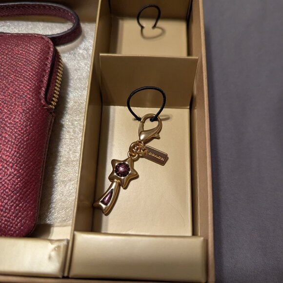 NIB - Coach - Sparkly Maroon Wristlet - Picture 3 of 5